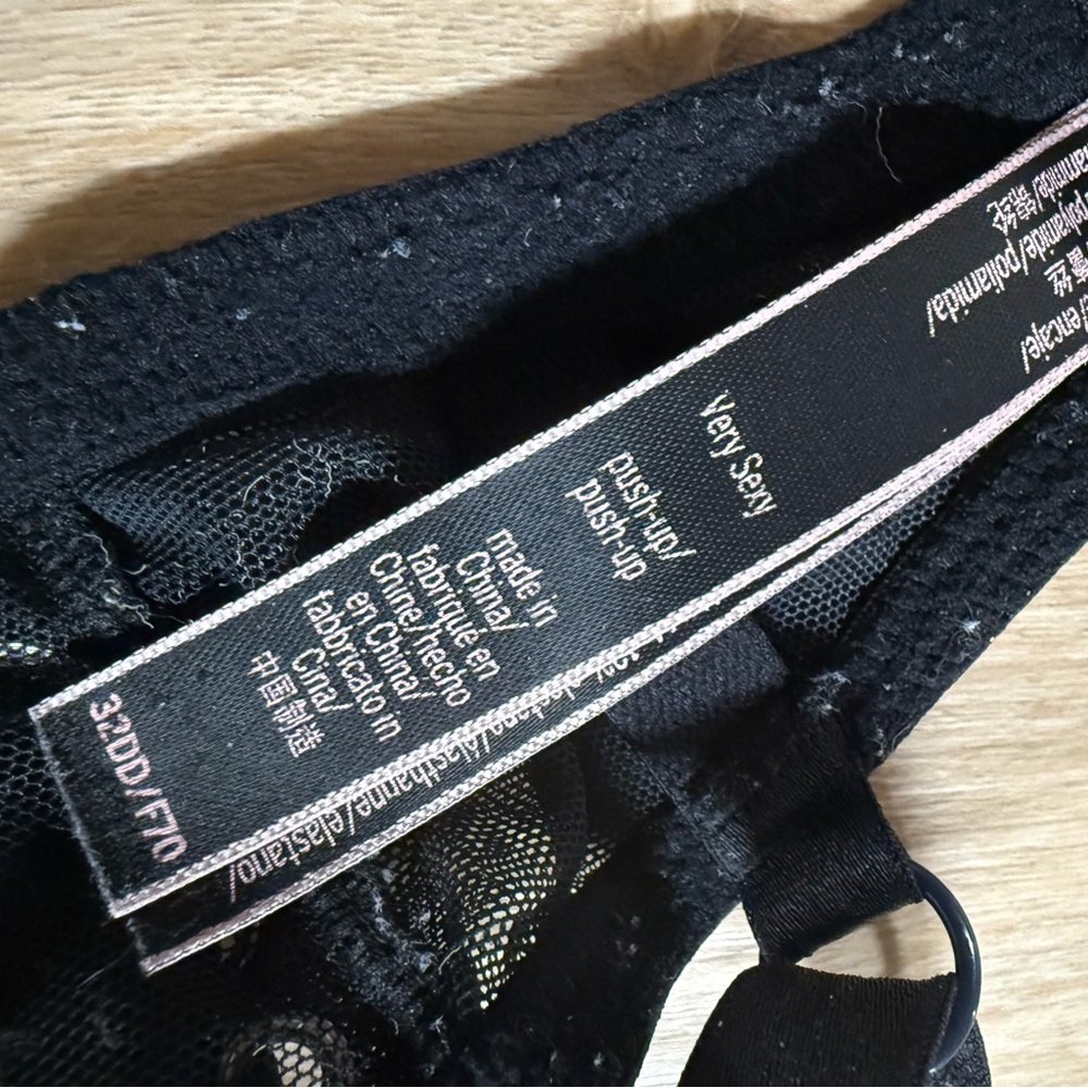 Victoria's Secret Very Sexy Push-up Bra Bundle. 32DD. - Picture 12 of 13